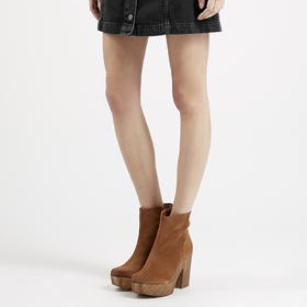 Topshop “hitch” platform Chelsea boot
